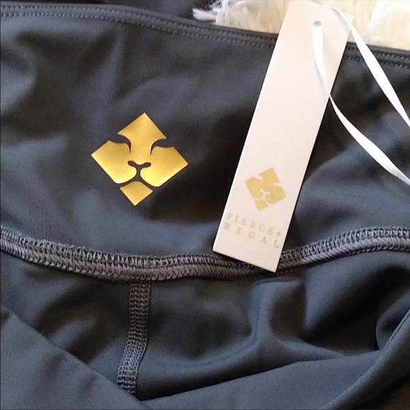 Fierce + Regal The Zippered Capri black size 6 - Picture 8 of 10